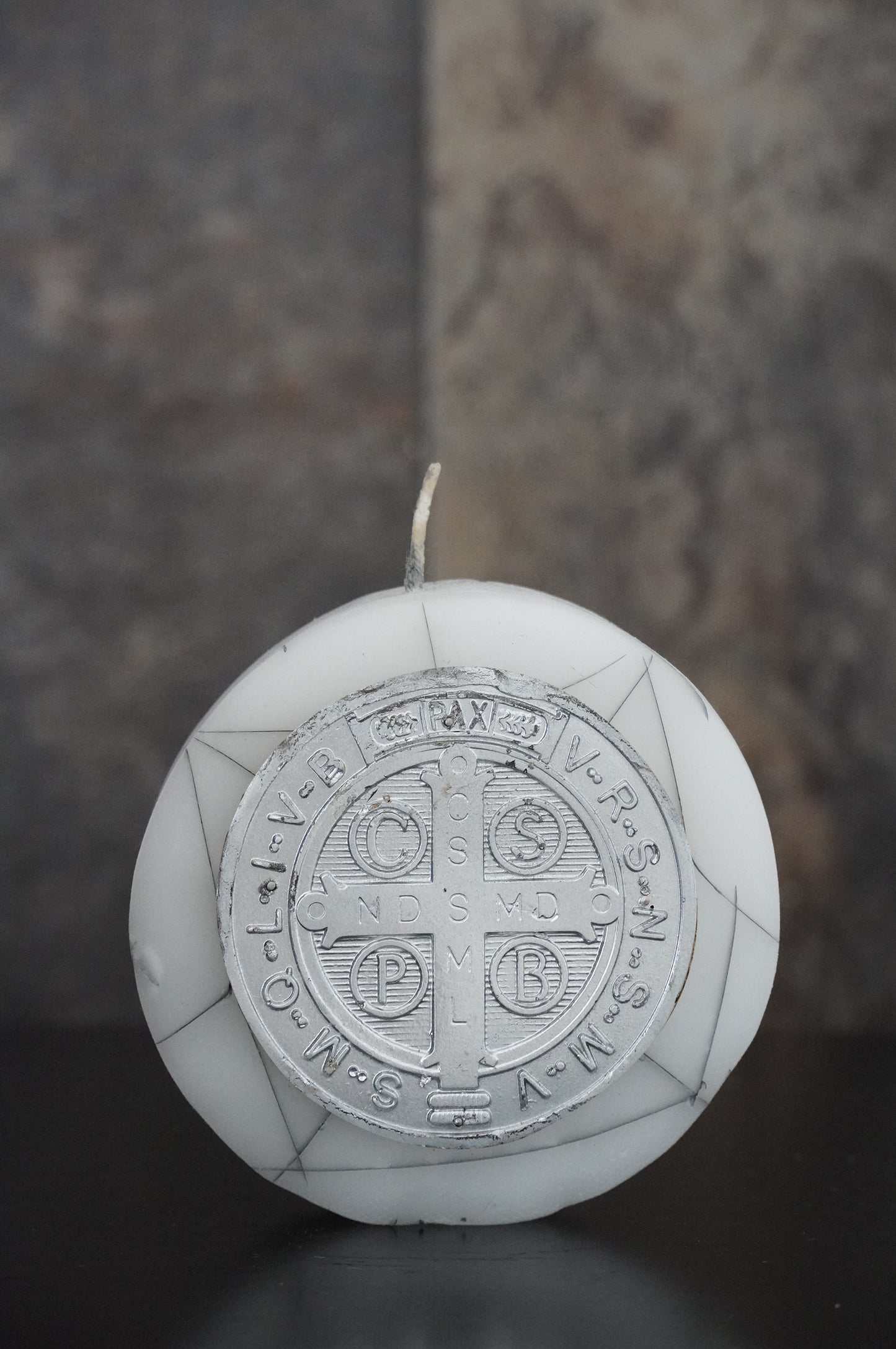 Vela Medallón de San Benito