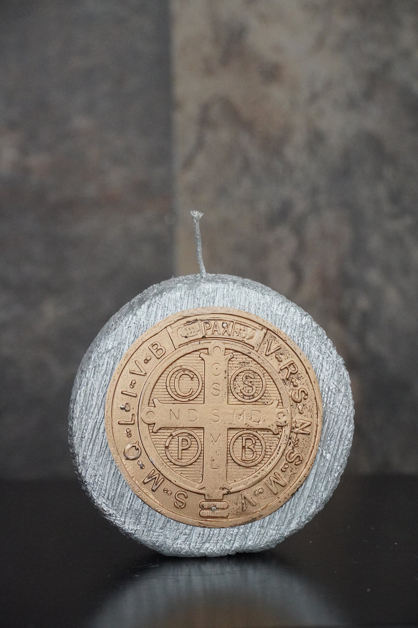Vela Medallón de San Benito