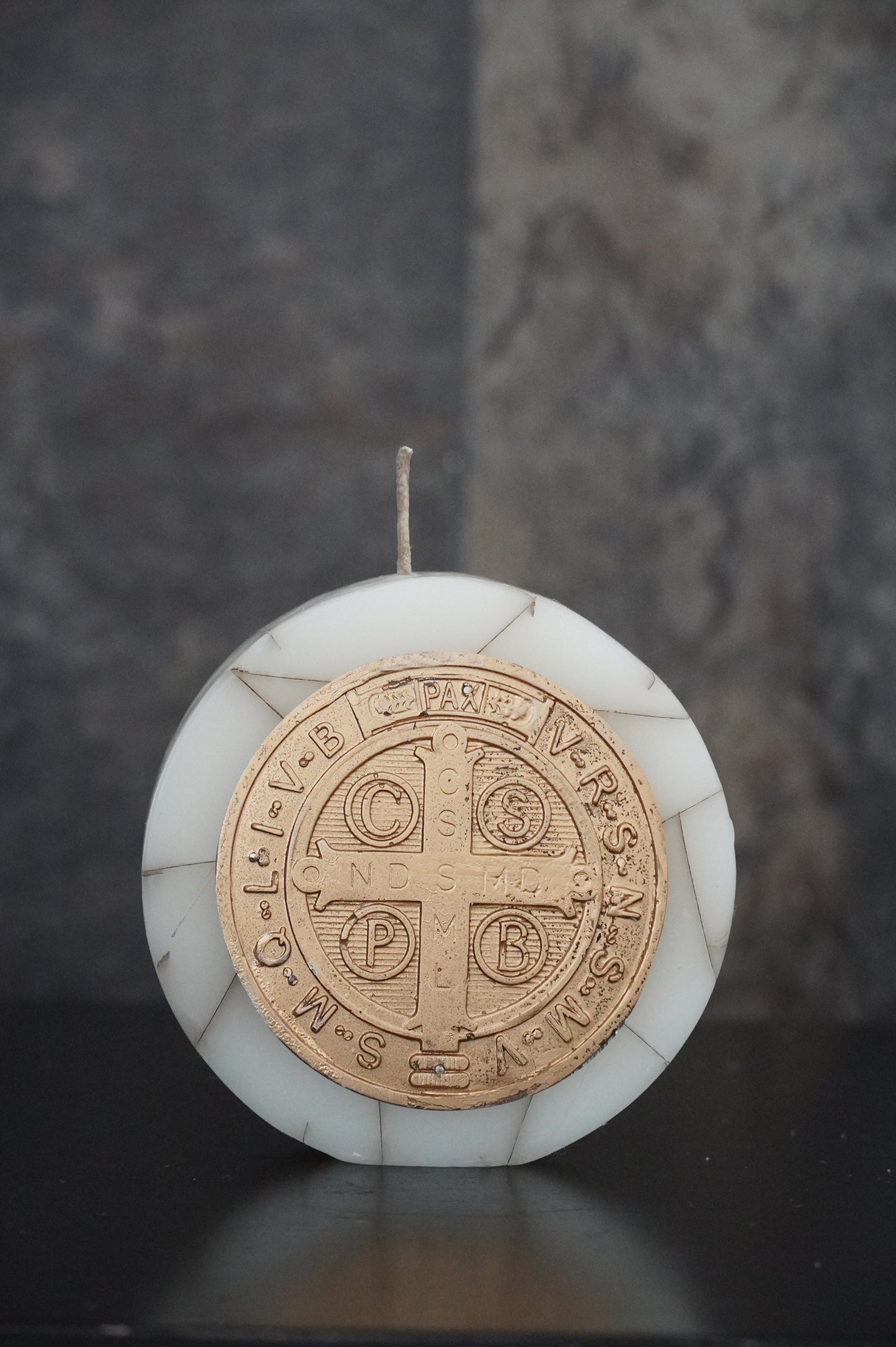 Vela Medallón de San Benito