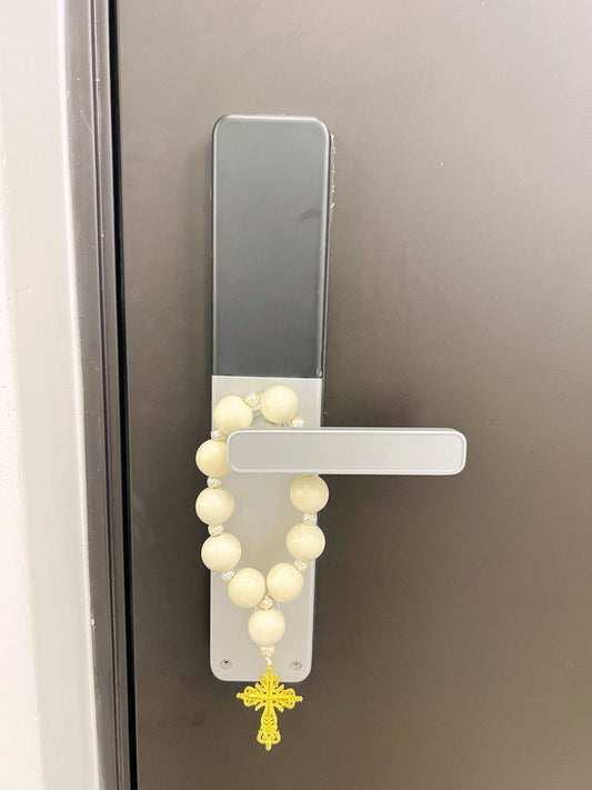 Decenario de Madera con Perlas